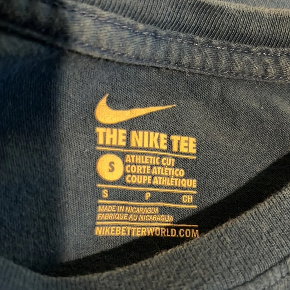 Nike swoosh t-shirt, sz S